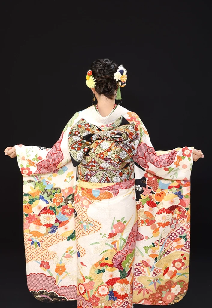 白黒松竹梅菊の振袖を実際に着用したコーディネート例