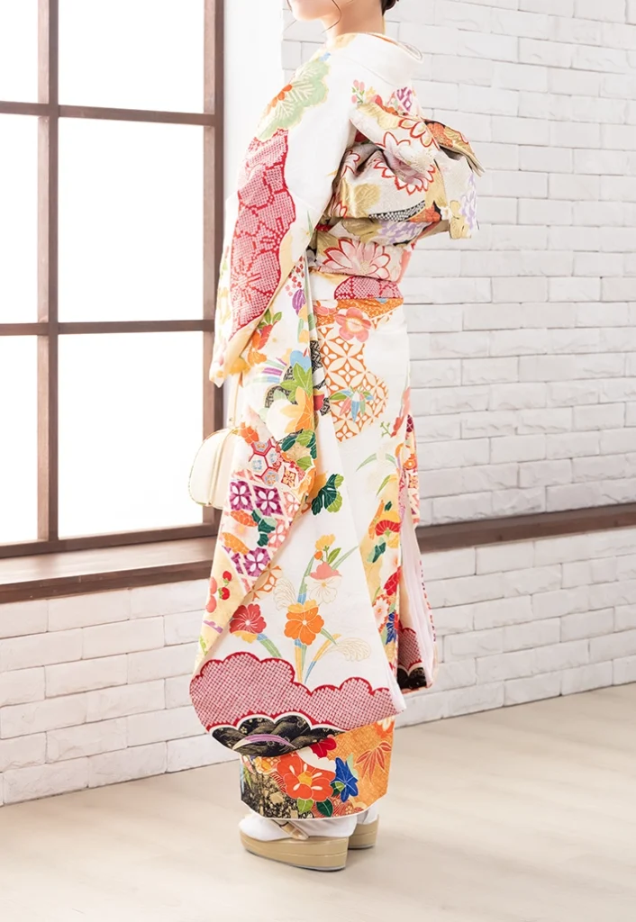 白黒松竹梅菊の振袖を実際に着用したコーディネート例