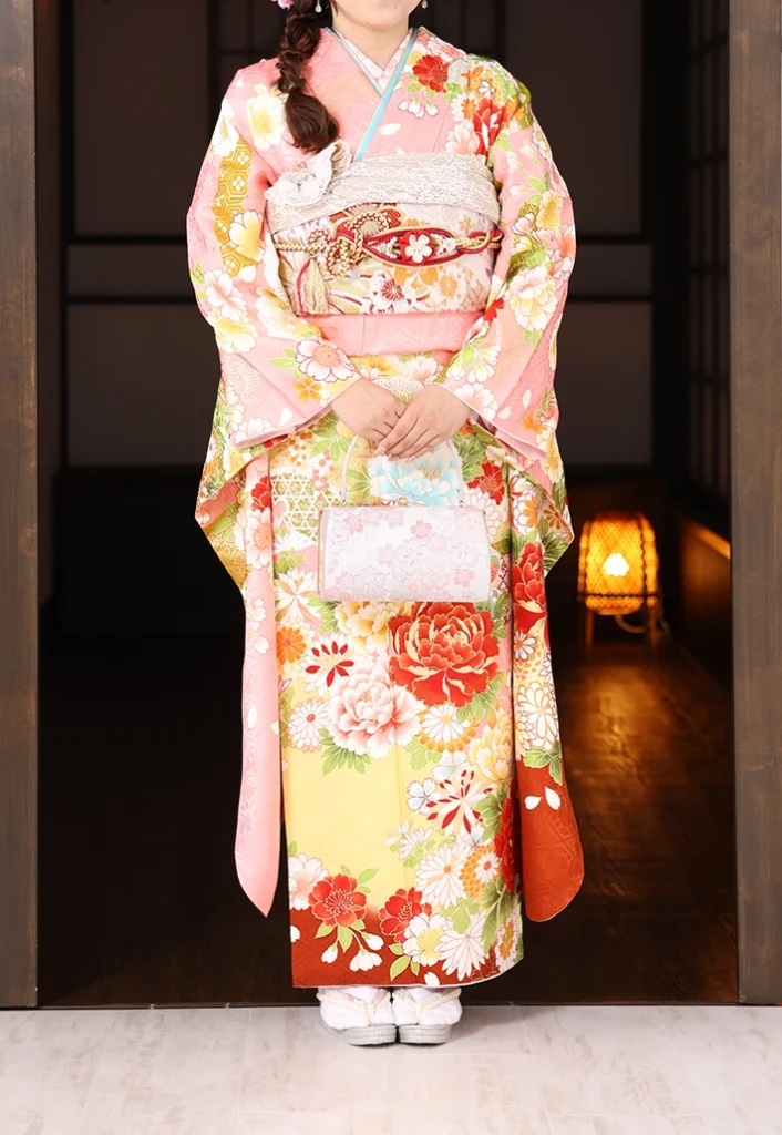 京都で成人式・前撮り向けにレンタルできる桃色牡丹桜の振袖 正面着用例
