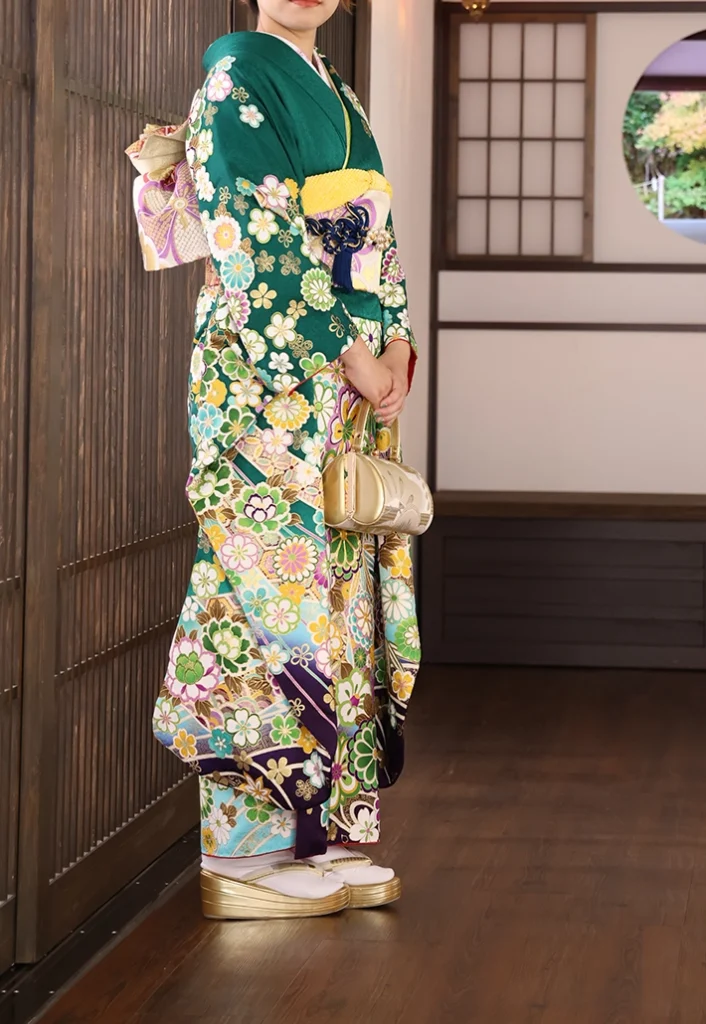 レンタル振袖 A-23 緑四季の花 ［構図の説明］