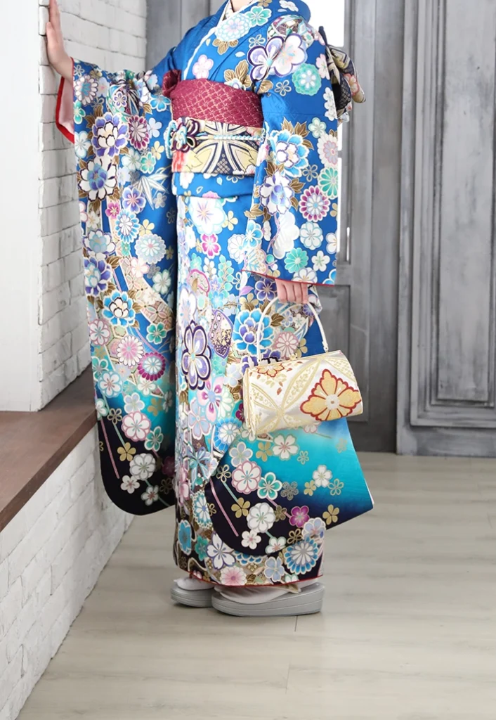京都で成人式向けに人気の青四季の花 振袖レンタル
