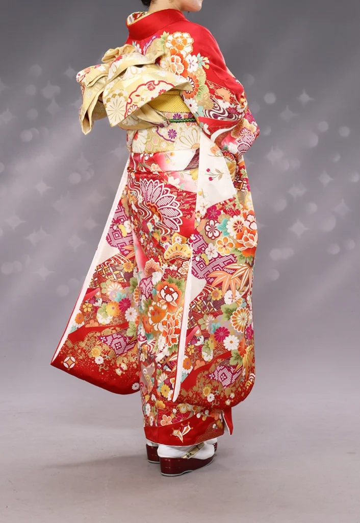 白赤菊熨斗の振袖を斜め後ろから見た全身コーディネート