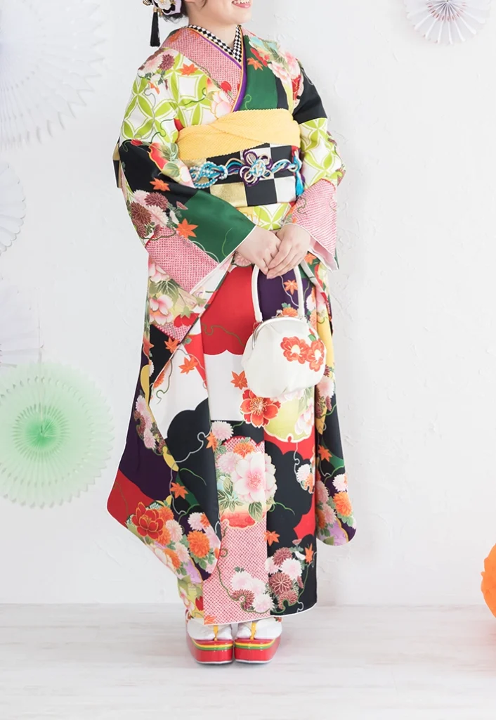 B-4 緑紫赤黒刺繍の振袖 正面全身 着用イメージ