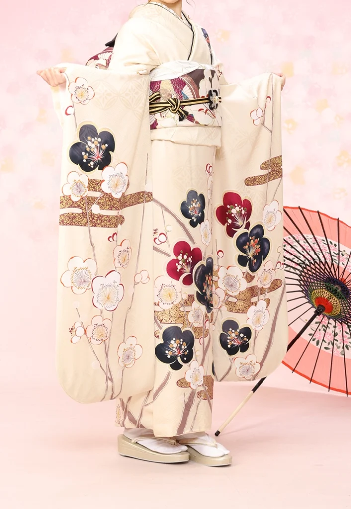 C-06 くすみベージュ金小花の振袖。別モデルの正面全身スタイル
