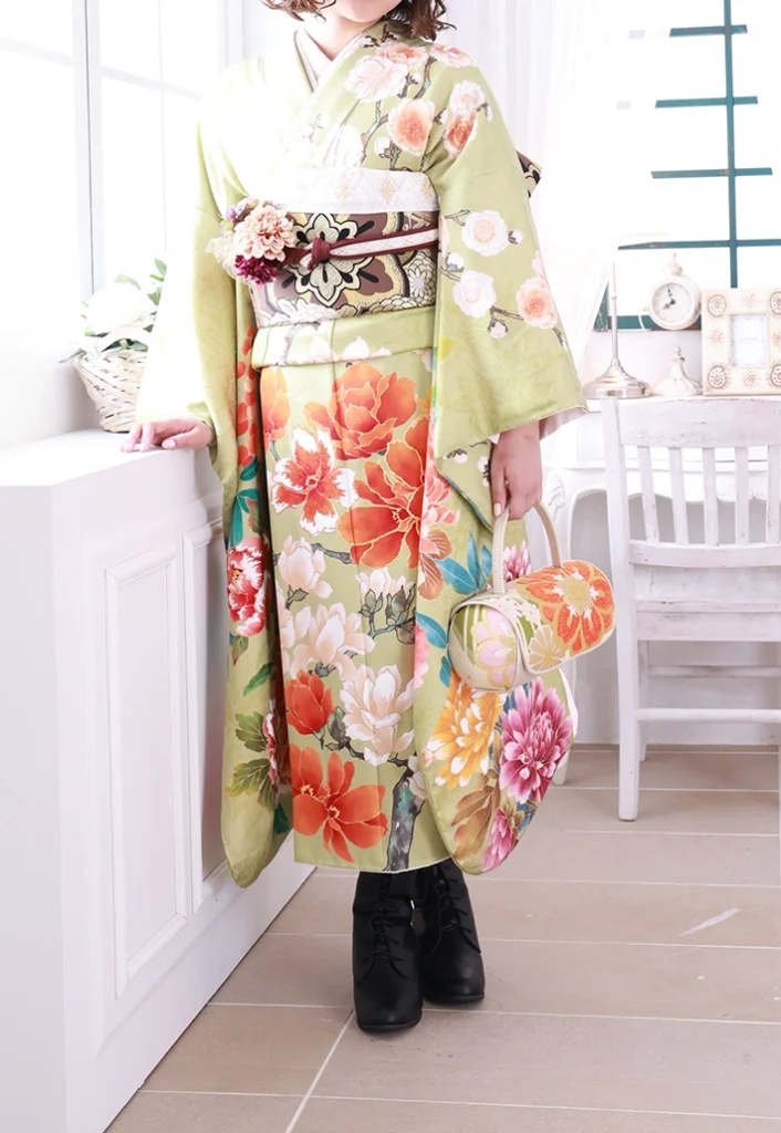 ことえヒワ芍薬の振袖。正面から見た全身コーディネート（着用例A）