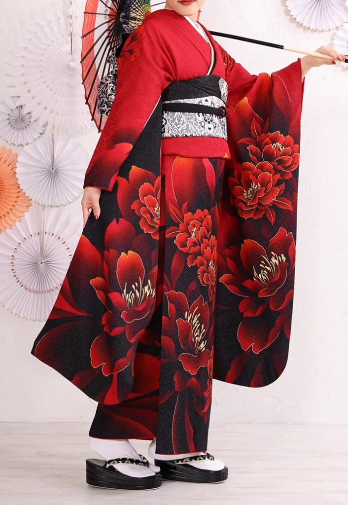 京都で成人式に人気の黒赤牡丹ラメ振袖レンタル着用例