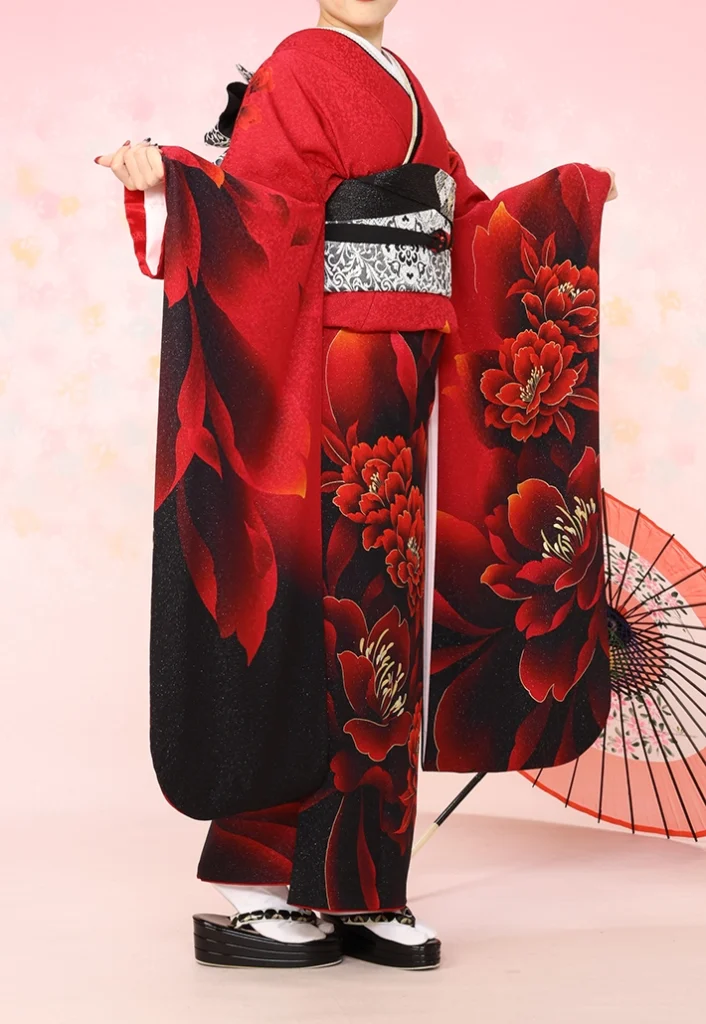 京都で成人式に人気の黒赤牡丹ラメ振袖レンタル着用例