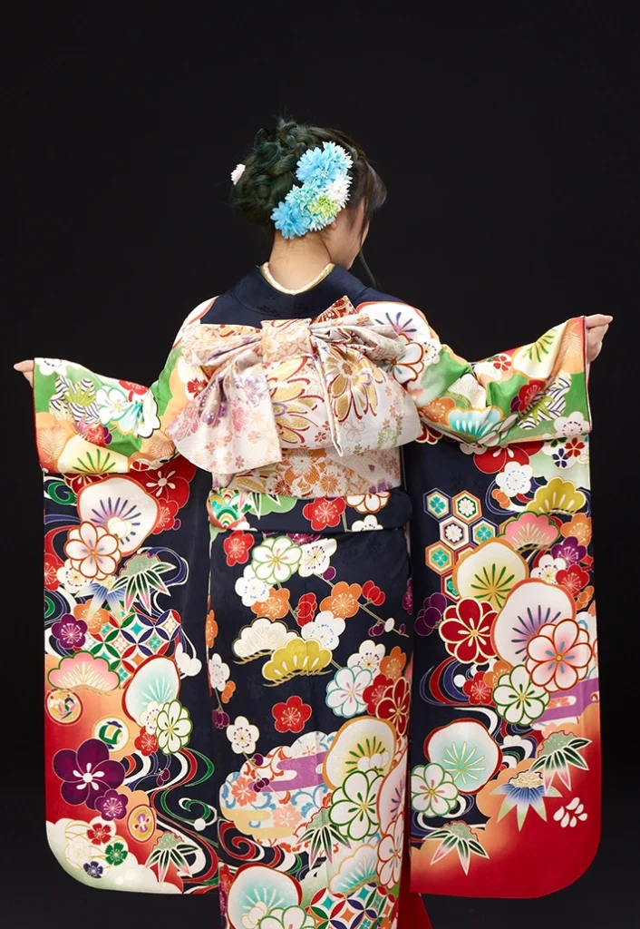 紺梅モダン振袖の後ろ姿|京都の成人式振袖レンタル着用例
