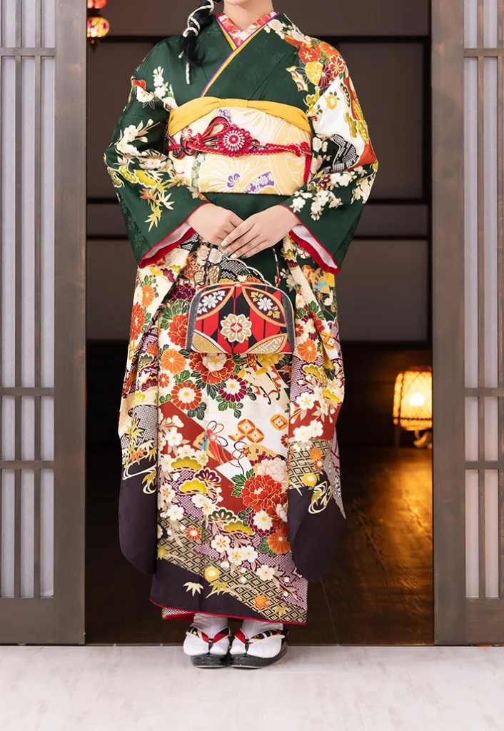 京都で成人式に人気の千歳緑御所車牡丹振袖レンタル着用例