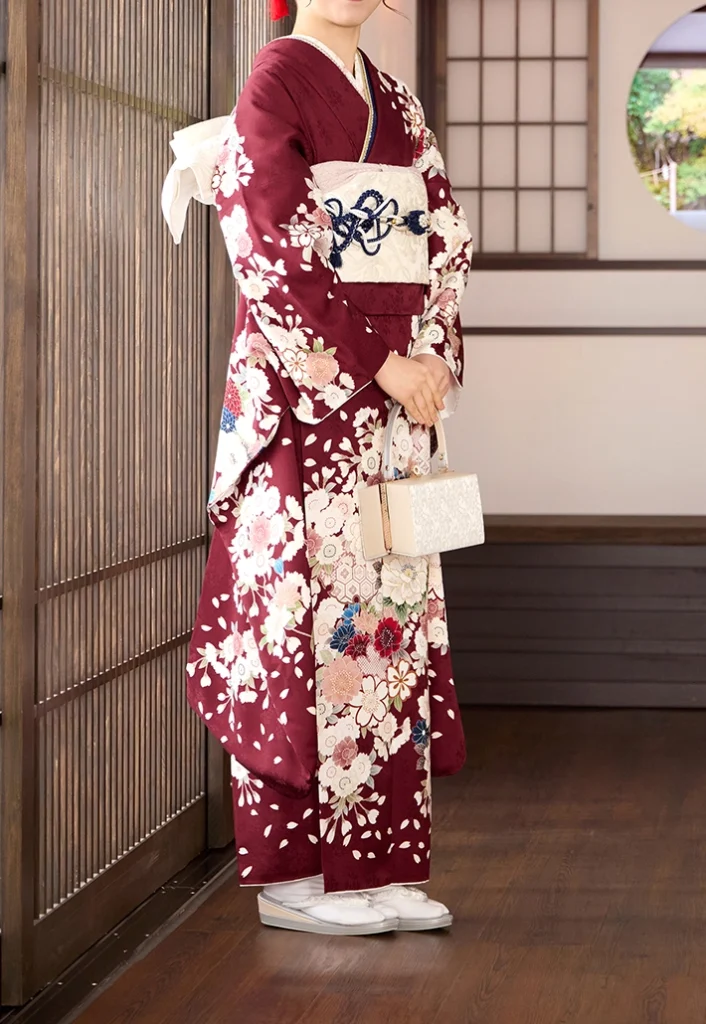 振袖A-25 エンジ白花を和室で着用した横姿