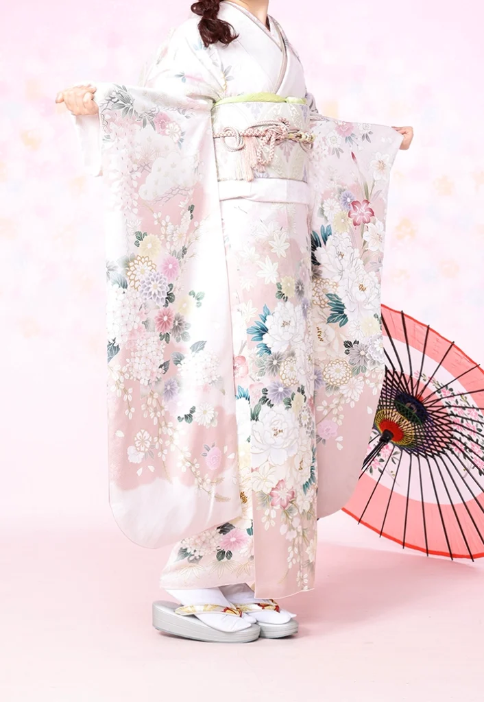 B-8 くすみピンク四季の花の振袖。前姿の全身コーディネート