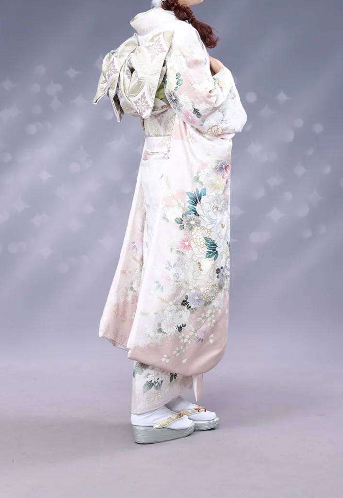 b-8-kusumi-pink-shiki-no-hana-03
B-8 くすみピンク四季の花の振袖。斜めから見た全身スタイル