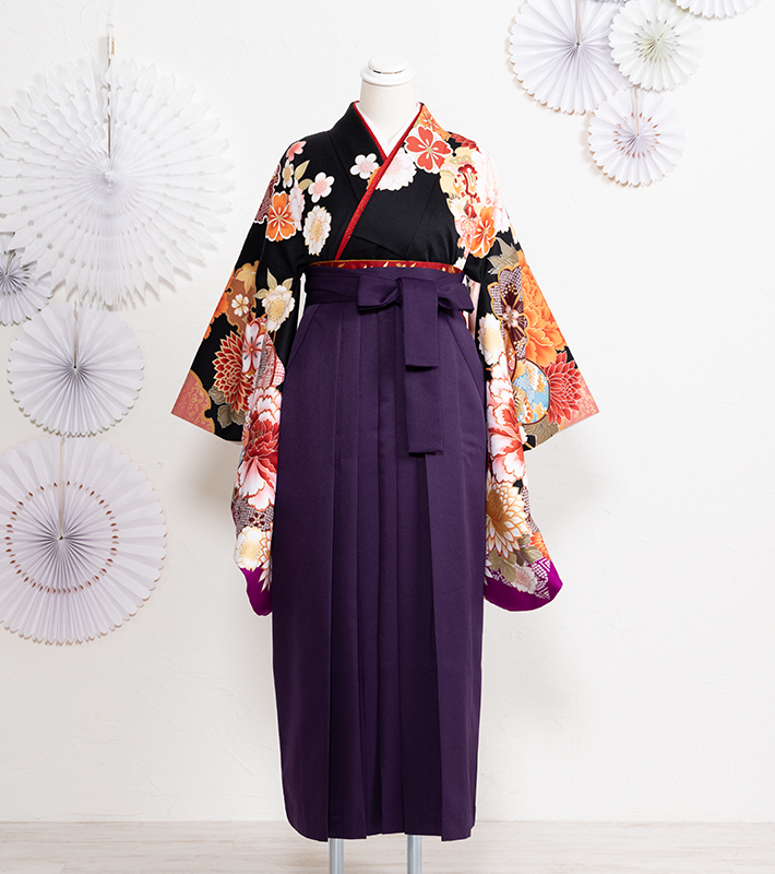黒地の花柄二尺袖と紫色の卒業袴レンタル