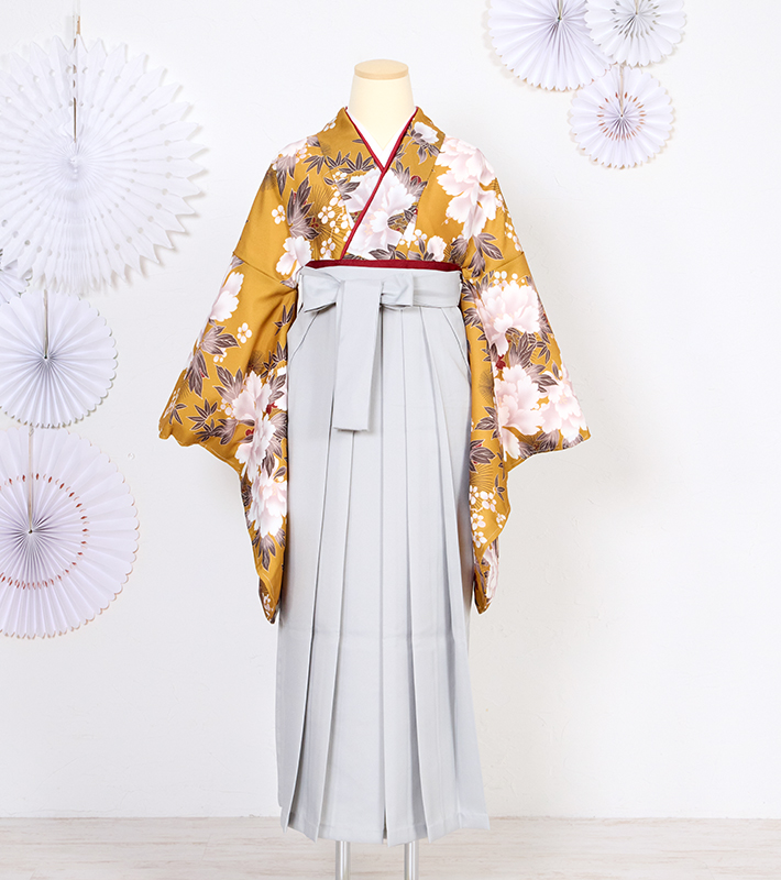 からし色の花柄二尺袖とグレーの卒業袴レンタル